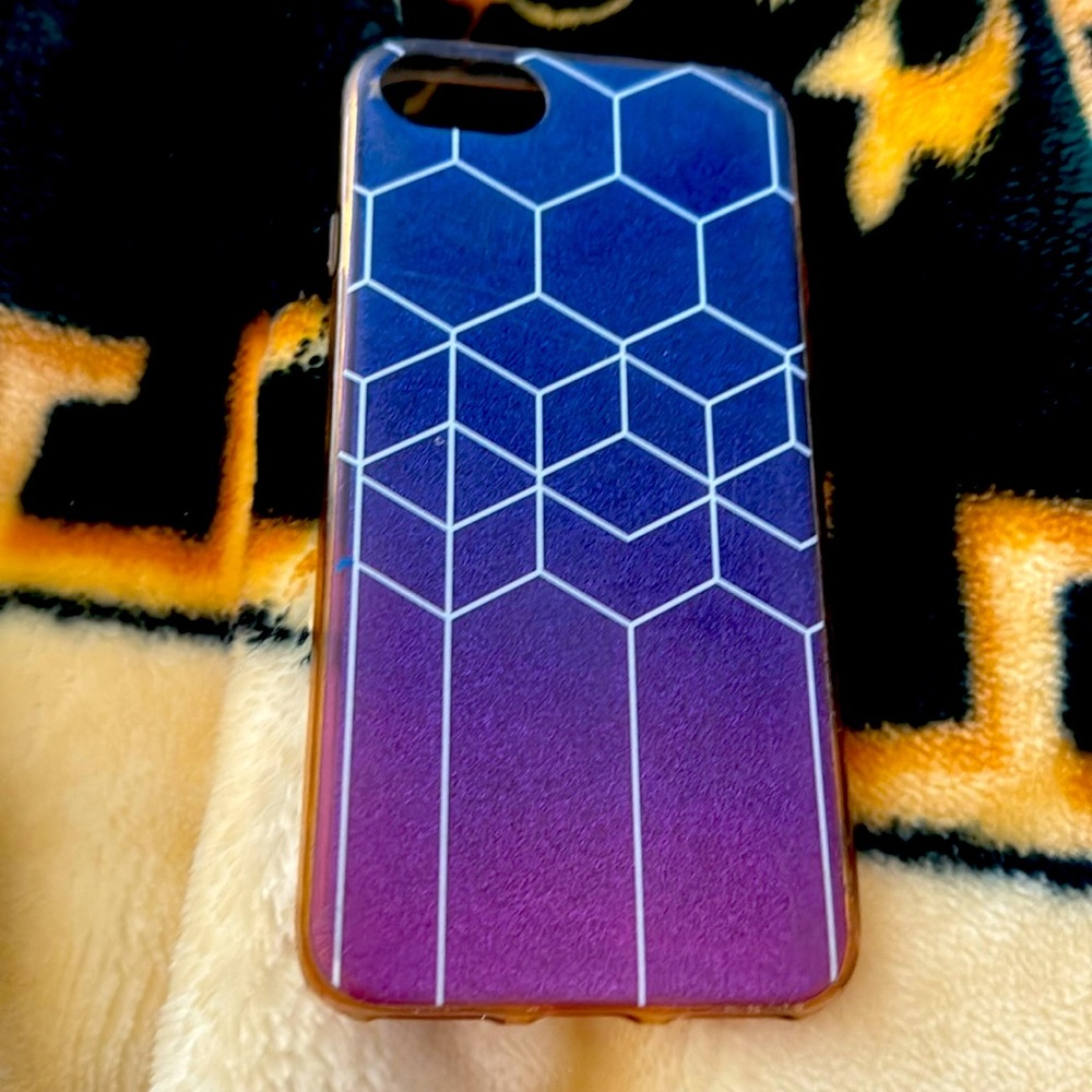 I am selling an iPhone SE phone case because now I have an iPhone 15 I have mult